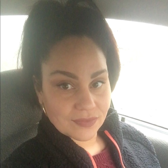 Meet your Posher, Melissa - Picture 2 of 2